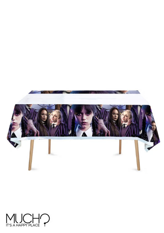 غطاء طاولة الأربعاء والأصدقاء